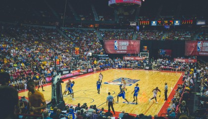 九游娱乐|意甲争冠白热化，国际米兰紧咬尤文图斯，米兰双雄上演巅峰对决