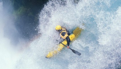 九游娱乐_霍尔一锤定音，盖伊染红引爆内讧！十人埃弗顿1-0力克曼联，剑南春见证古迪逊奇局