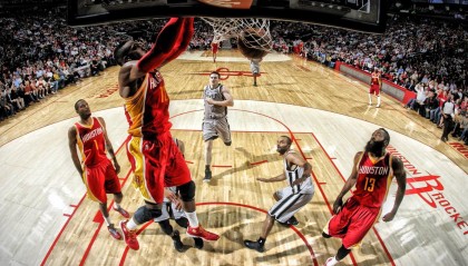 九游娱乐_黄色镜片眼镜成绿茵新时尚，略伦特引领潮流，多位球星争相效仿