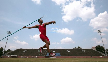 九游体育入口：法国名将拉维勒涅破赛会纪录 撑杆跳巅峰对决震撼巴黎钻石联赛